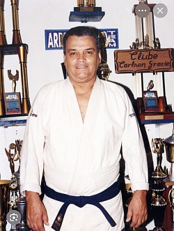 Carlson Gracie (13 augustus 1932 – 1 februari 2006)[1][2] was een beoefenaar van Braziliaans Jiu-Jitsu. Hij was lid van de Gracie-familie en de oudste zoon van Carlos Gracie en neef van Hélio Gracie, de oprichters van Gracie Jiu-Jitsu.[3]